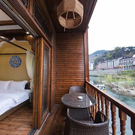 Flower Time Inn Fenghuang Zewnętrze zdjęcie