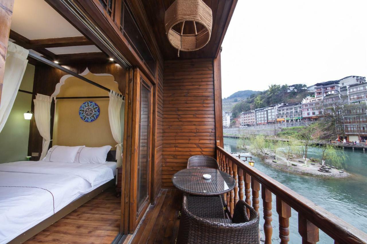 Flower Time Inn Fenghuang Zewnętrze zdjęcie