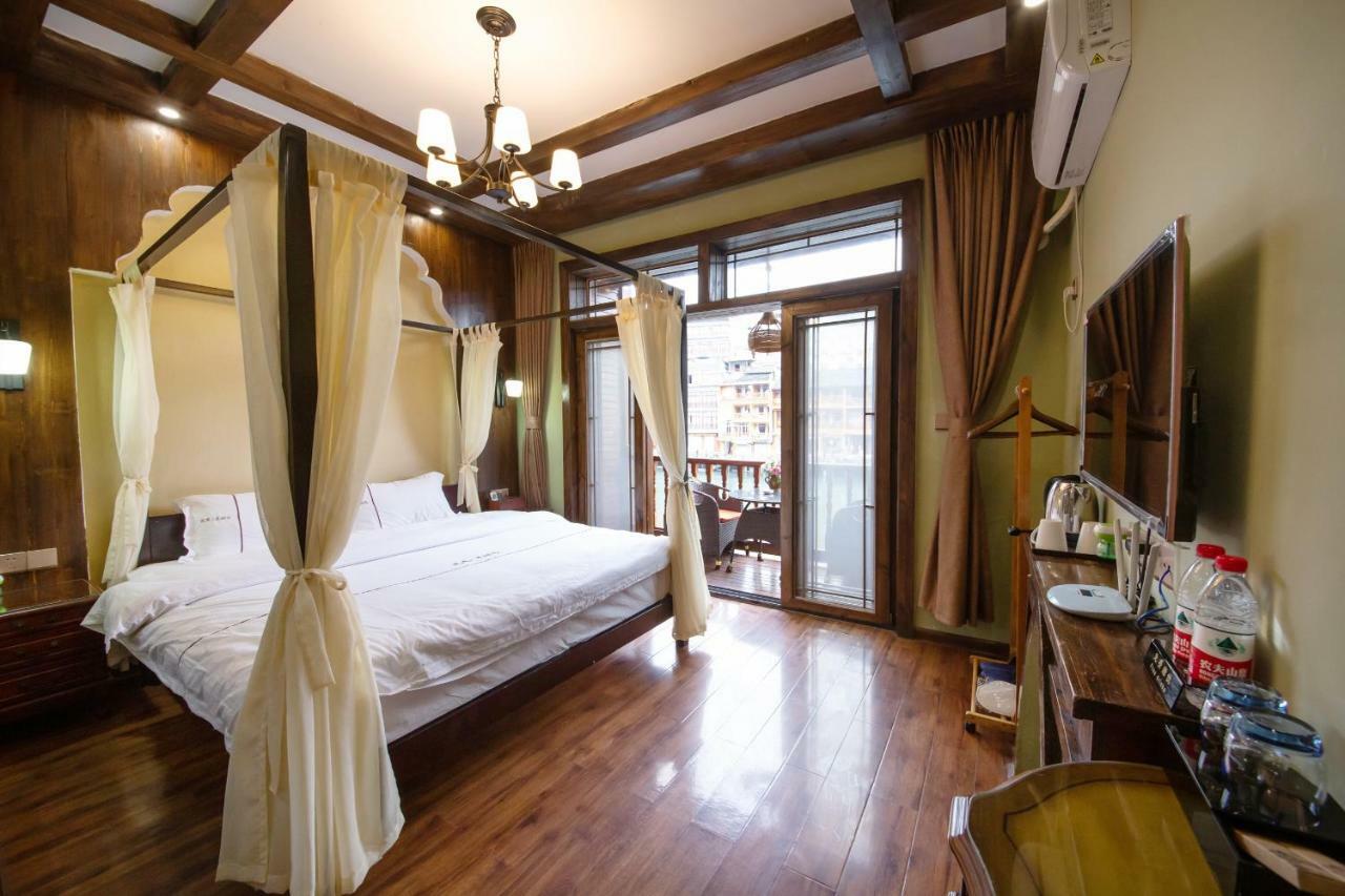 Flower Time Inn Fenghuang Zewnętrze zdjęcie
