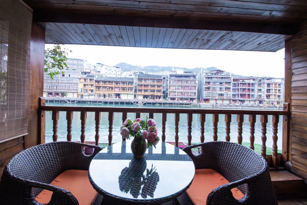 Flower Time Inn Fenghuang Zewnętrze zdjęcie
