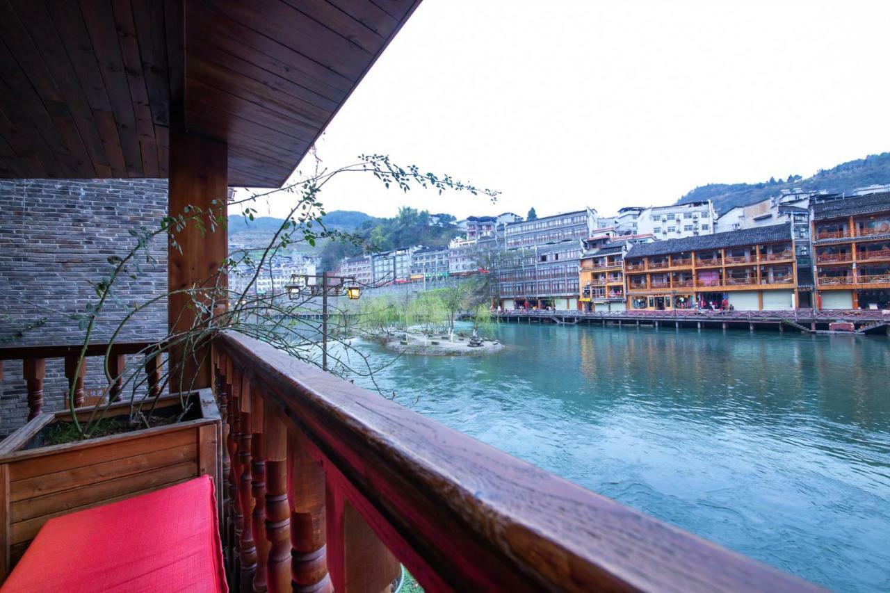 Flower Time Inn Fenghuang Zewnętrze zdjęcie
