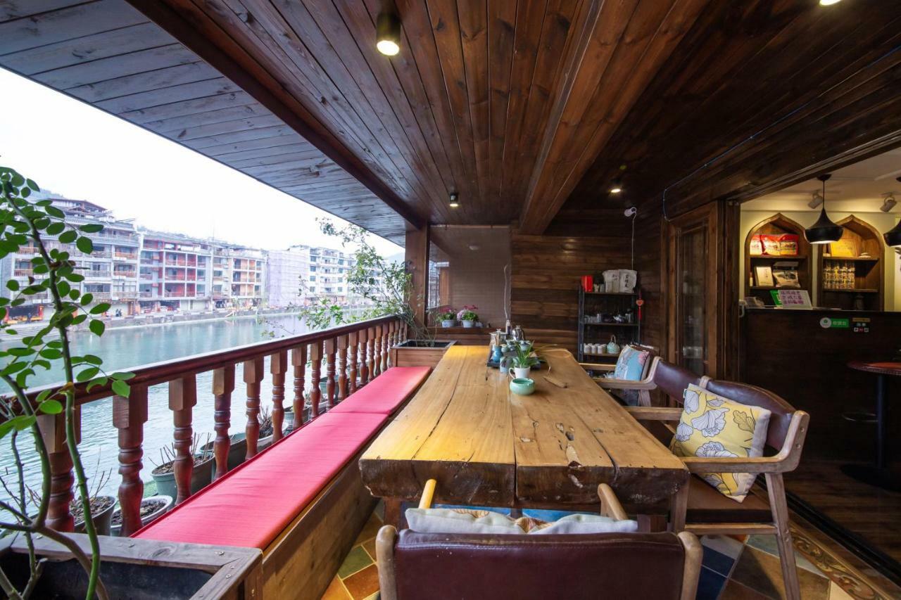 Flower Time Inn Fenghuang Zewnętrze zdjęcie
